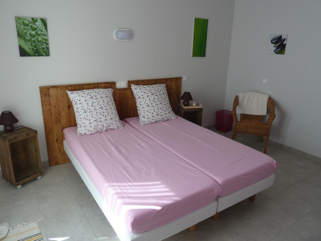 Gite Des Monges Sisteron Zimmer foto