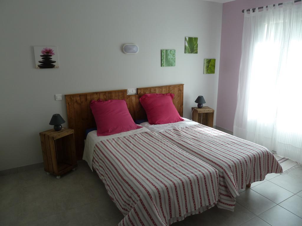 Gite Des Monges Sisteron Zimmer foto