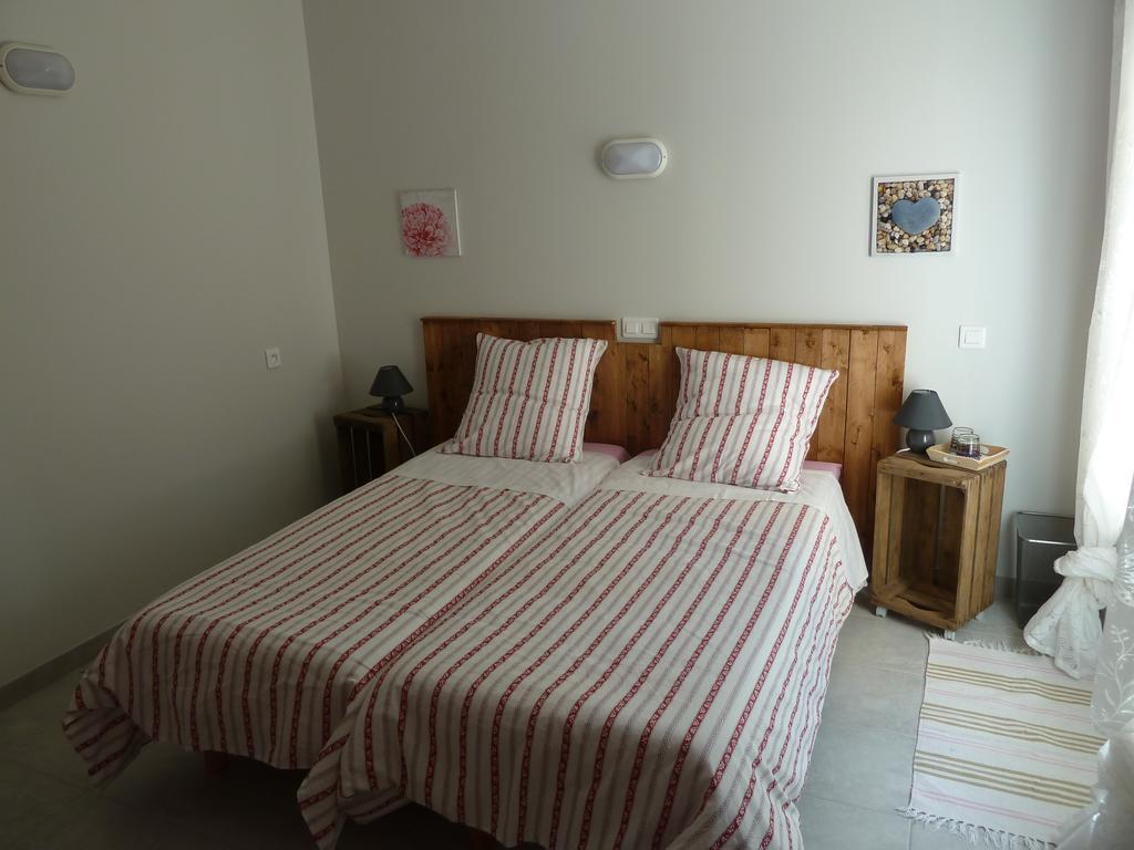 Gite Des Monges Sisteron Zimmer foto